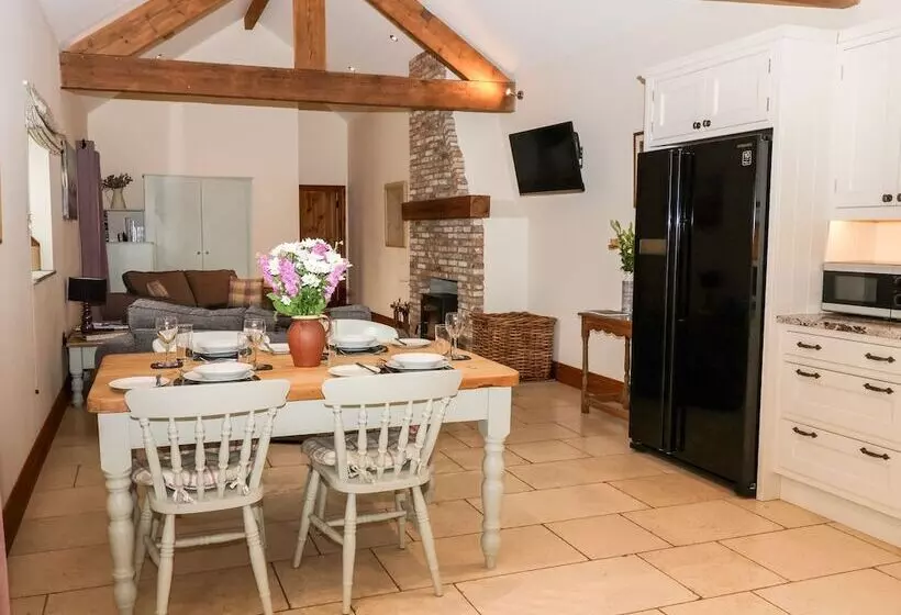 Mistal Cottage