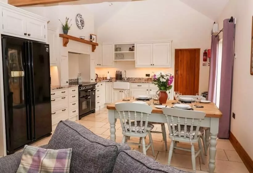 Mistal Cottage