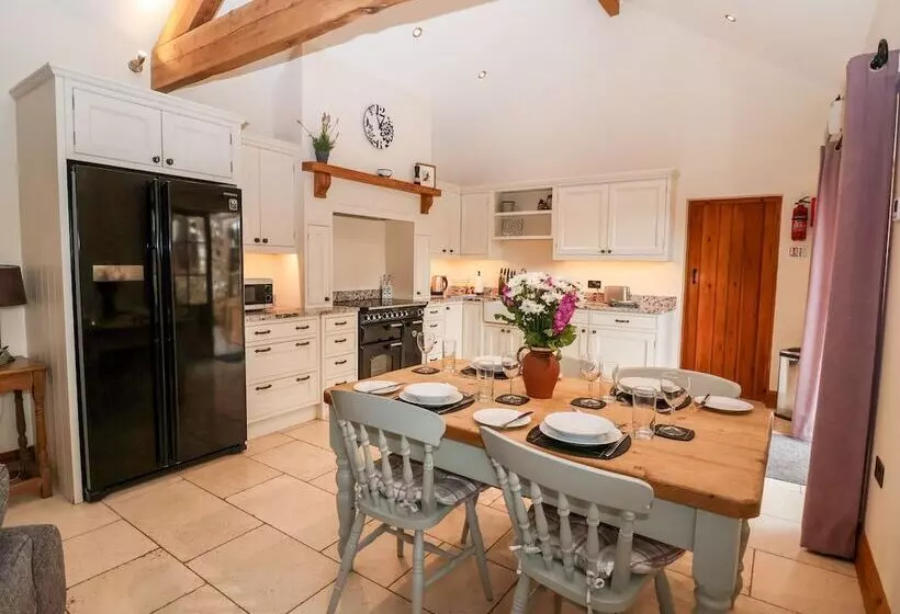 Mistal Cottage
