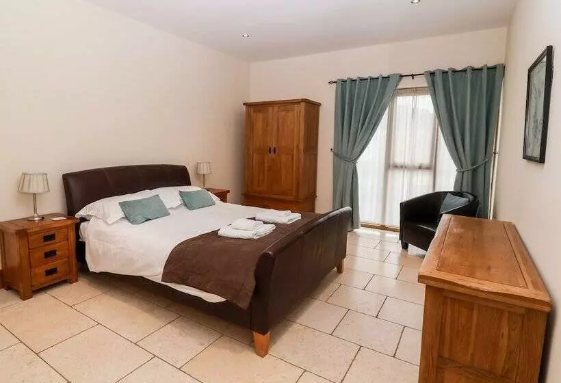 Mistal Cottage