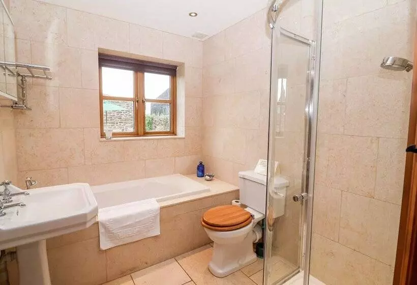 Mistal Cottage