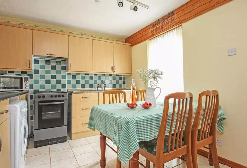 4 Manorcombe
