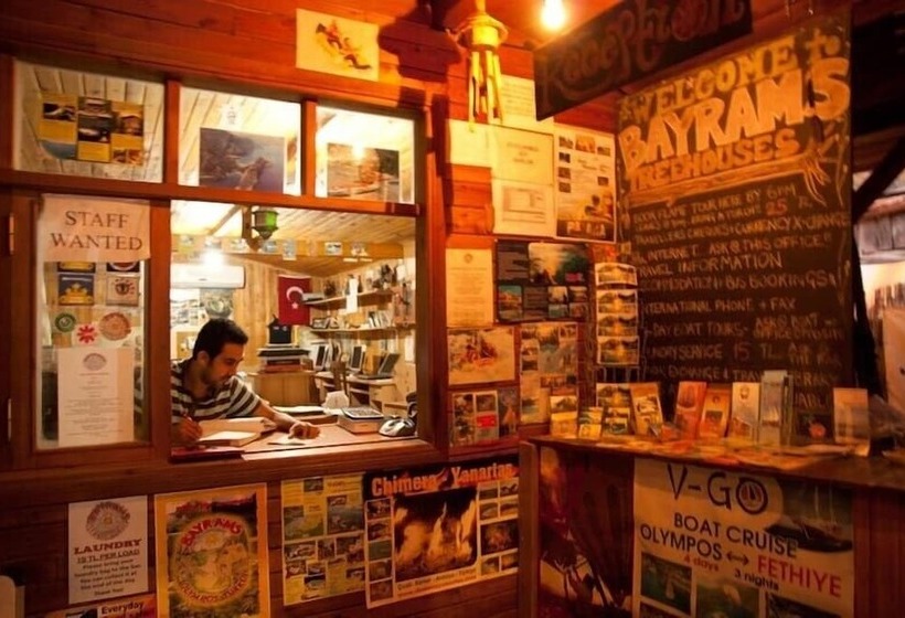 هاستل Bayrams Tree Houses