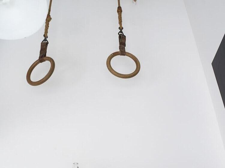 هاستل Hello I M Local