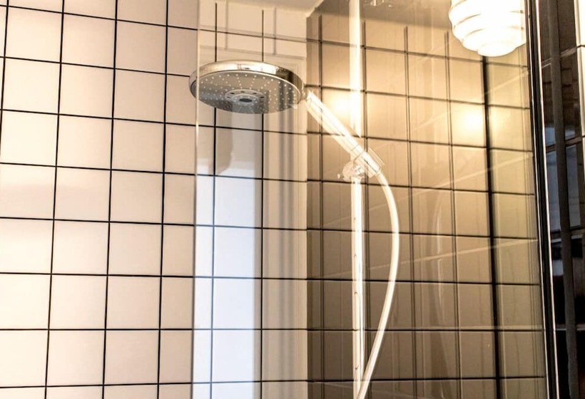 هاستل Hello I M Local