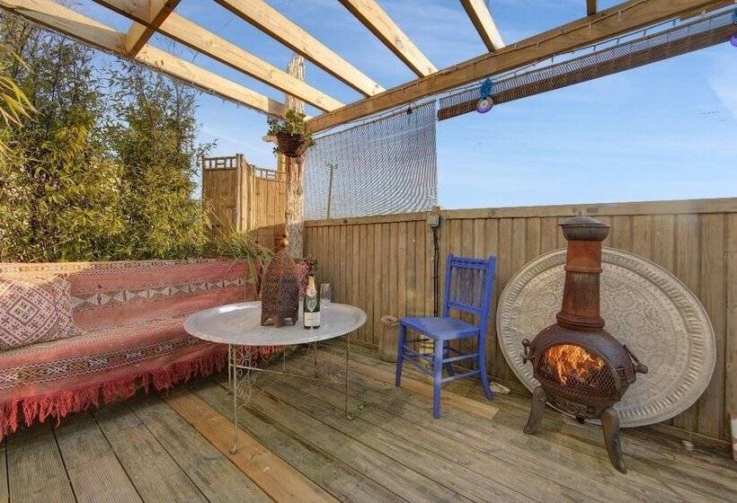 مبيت وإفطار Driftwood Beach House