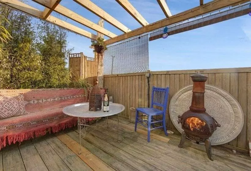 Aamiaismajoitus (B&B) Driftwood Beach House