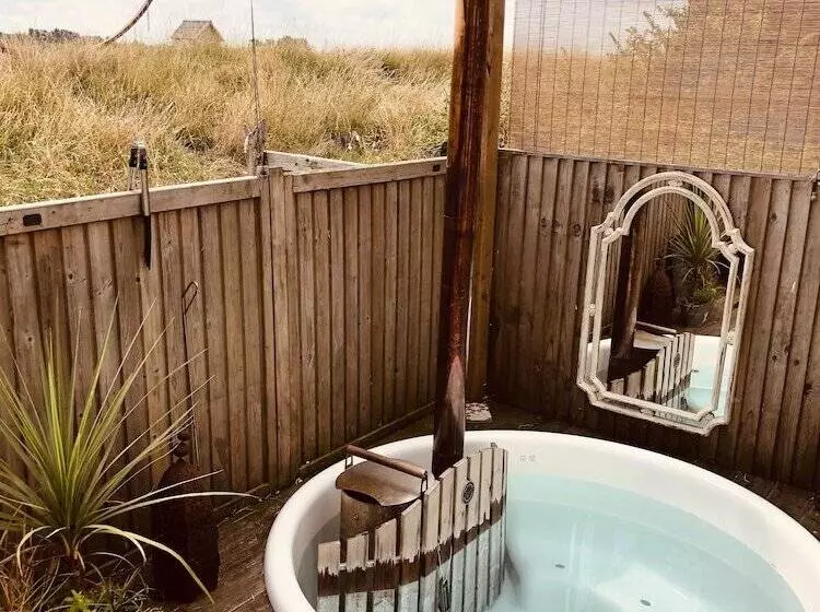 Aamiaismajoitus (B&B) Driftwood Beach House