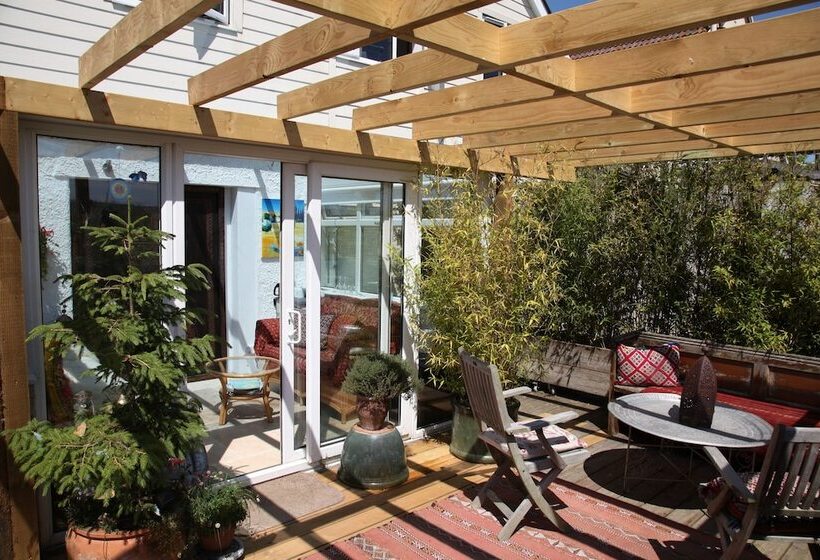 مبيت وإفطار Driftwood Beach House