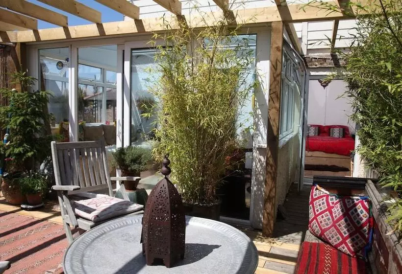 Aamiaismajoitus (B&B) Driftwood Beach House