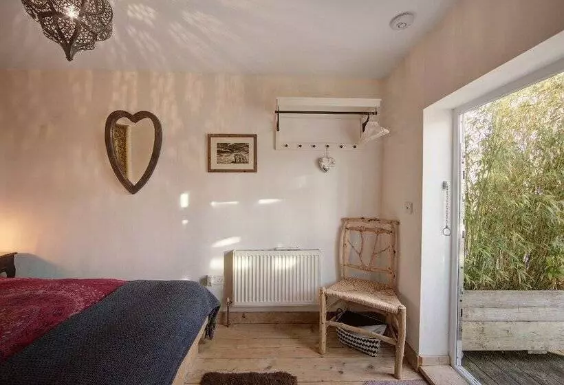 Aamiaismajoitus (B&B) Driftwood Beach House