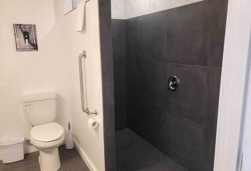 هتل Celadon Lodge