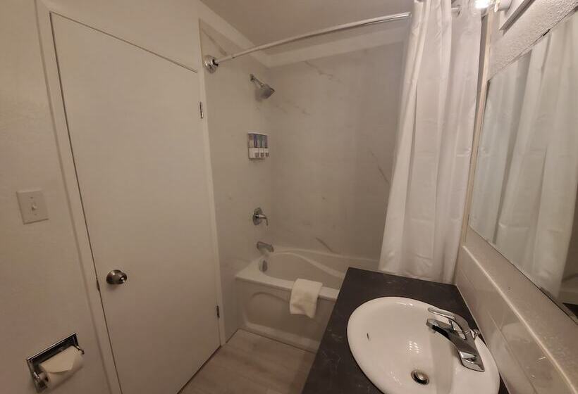 هتل Celadon Lodge