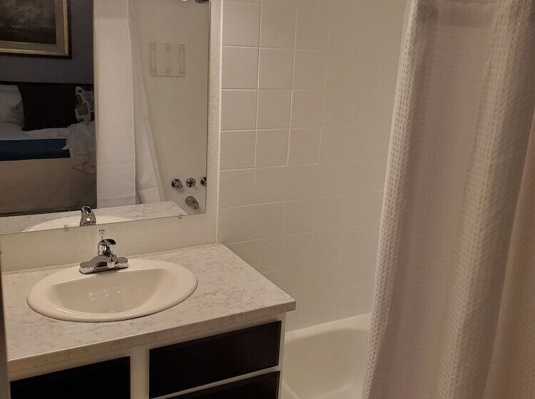 هتل Celadon Lodge