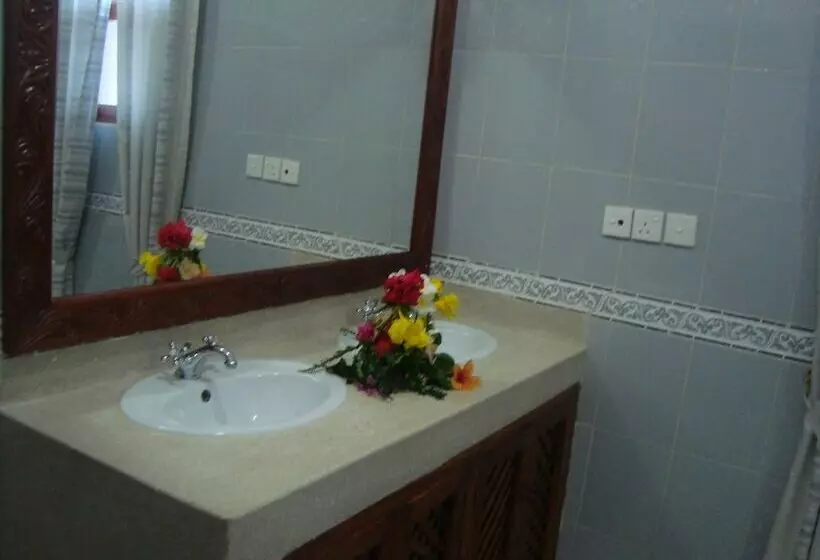 هتل Double Heart Malindi Resort