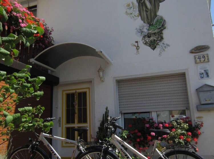 ホテル Ferienhaus Am Schloss Sayn