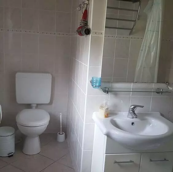 Hotelli Ferienhaus Am Schloss Sayn