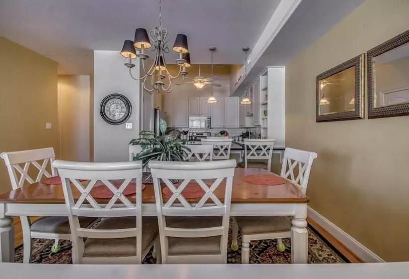 Hotelli Hemingways By The Sea