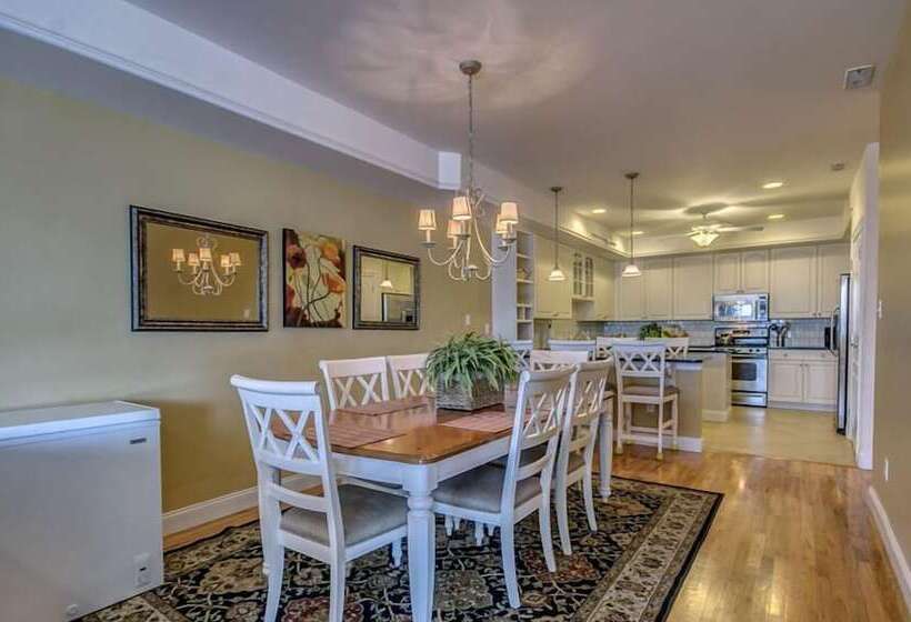 هتل Hemingways By The Sea