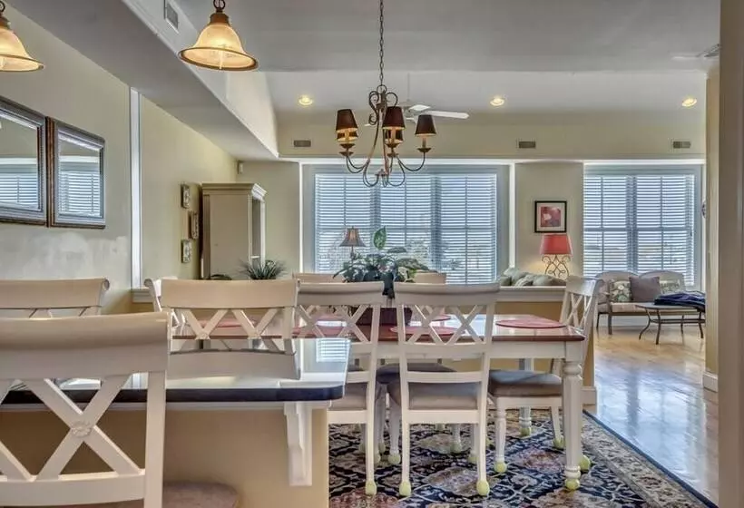 Hotelli Hemingways By The Sea