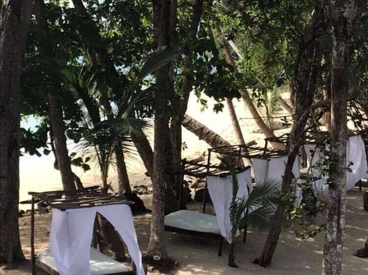 בית מלון כפרי Iguana Beach Eco Resort