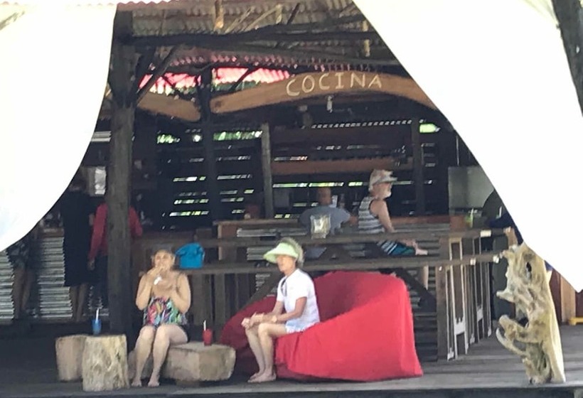 בית מלון כפרי Iguana Beach Eco Resort