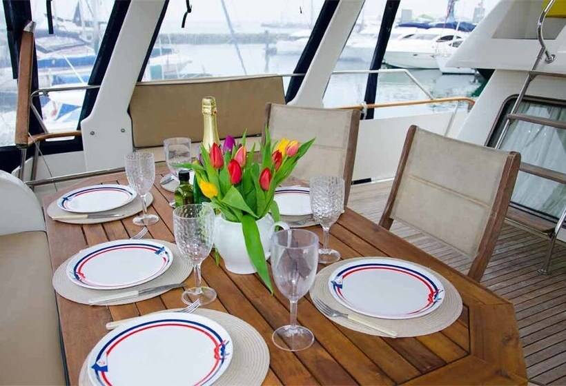 Hotel Motor Yacht Calypso