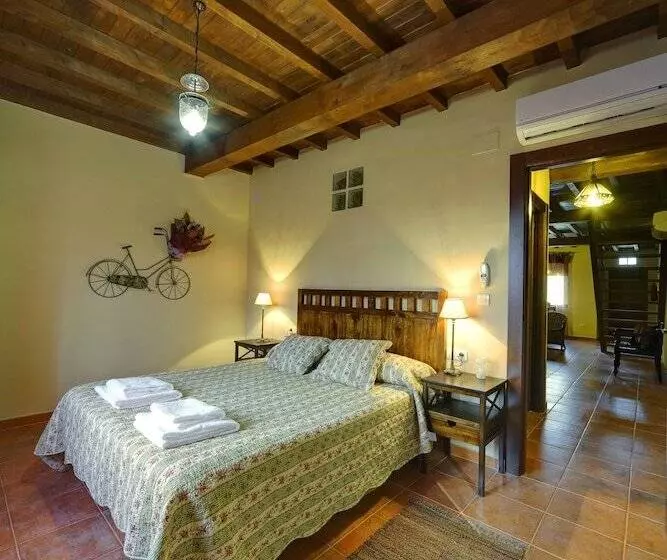 Hotelli Senderos Del Jerte