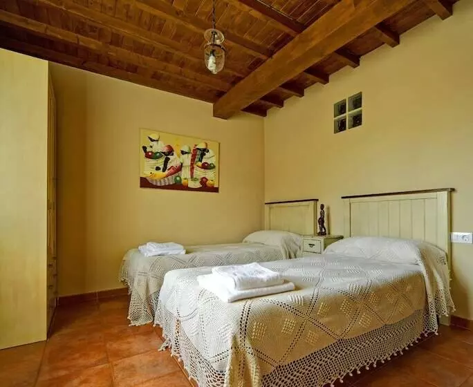 Hotelli Senderos Del Jerte