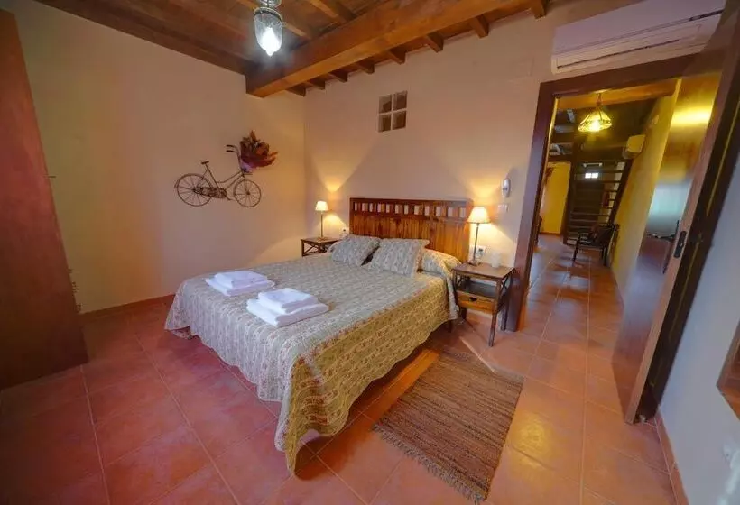 Hotelli Senderos Del Jerte