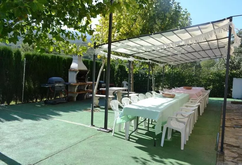 Hotelli Senderos Del Jerte