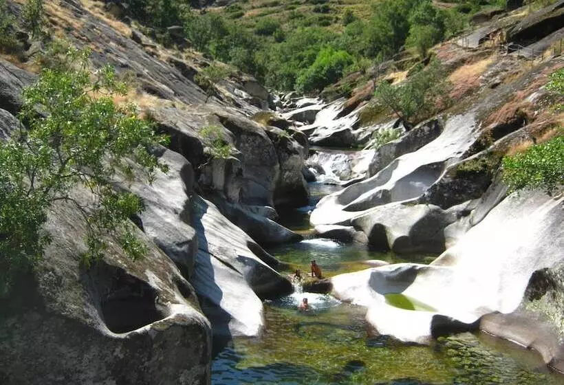 Hotelli Senderos Del Jerte