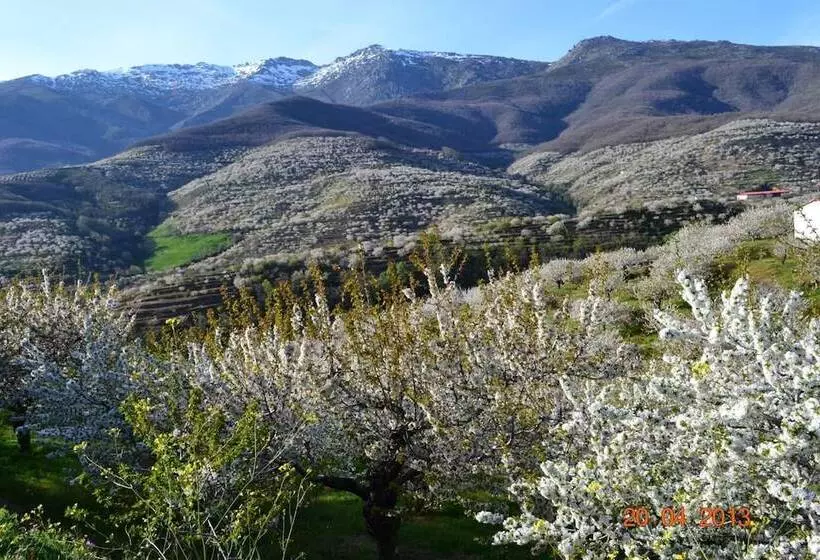 Hotelli Senderos Del Jerte