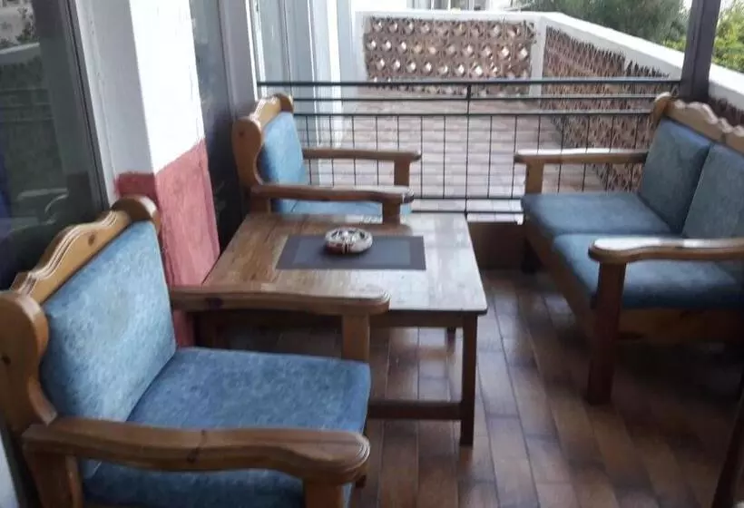 Hotelli Zakros Rooms Restaurant