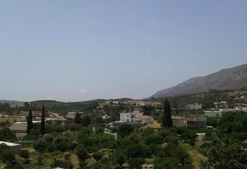 Hotelli Zakros Rooms Restaurant