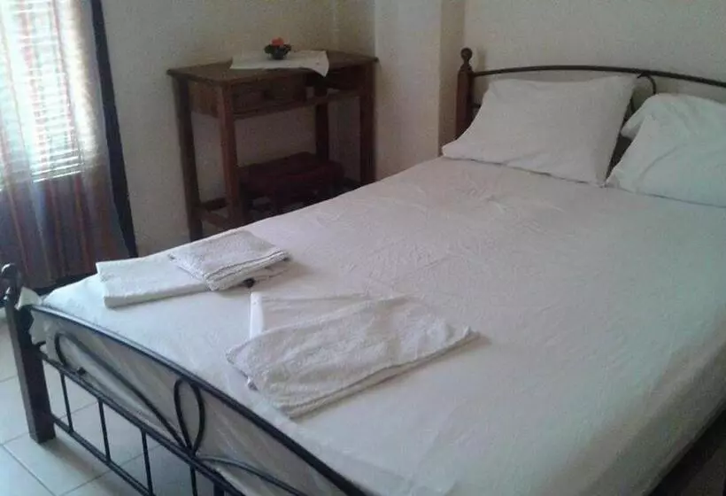 Hotelli Zakros Rooms Restaurant