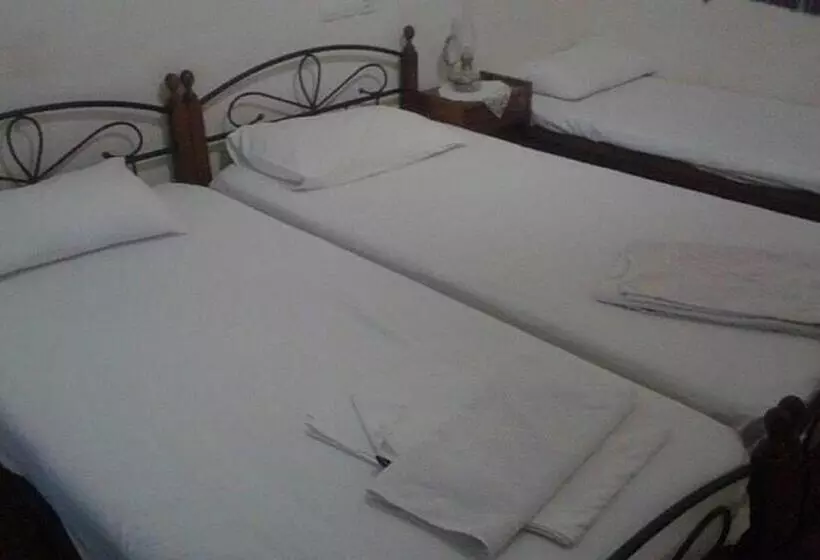 Hotelli Zakros Rooms Restaurant