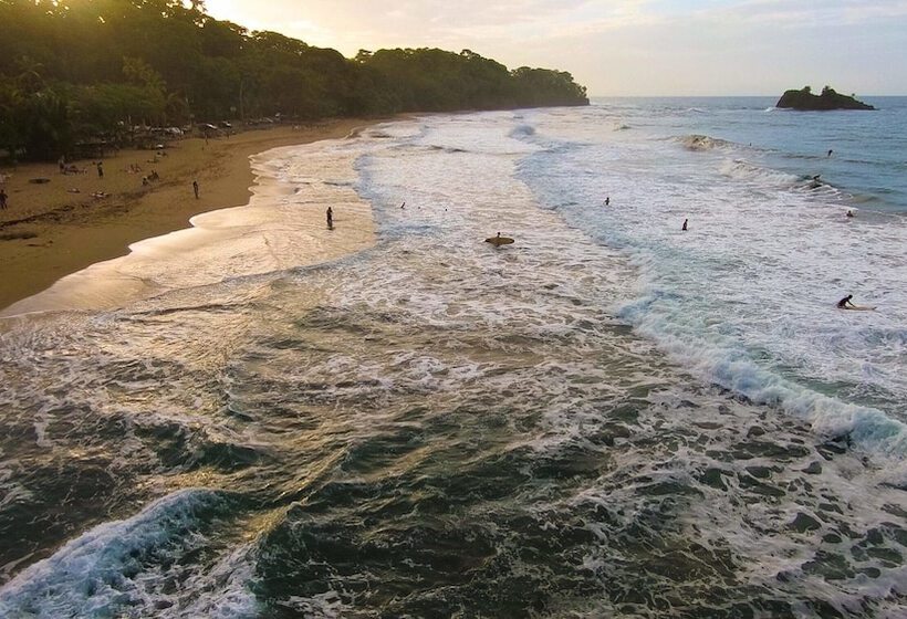 Mi Casa Hostel & Hotel El Tesoro