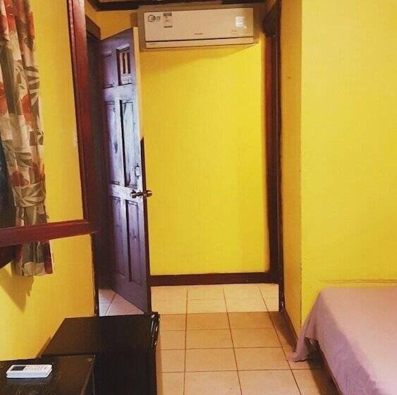 Mi Casa Hostel & Hotel El Tesoro