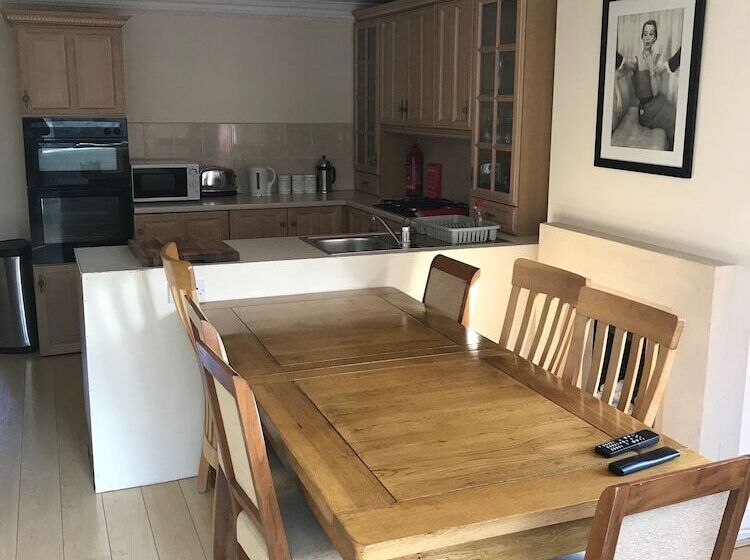 Пансион Bail Mews