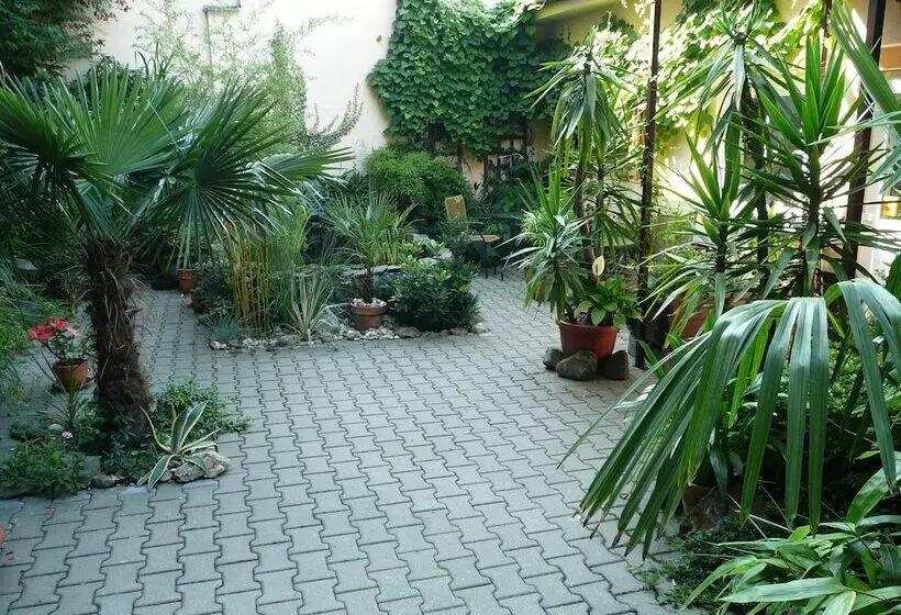 Majatalo Penzion Exotic