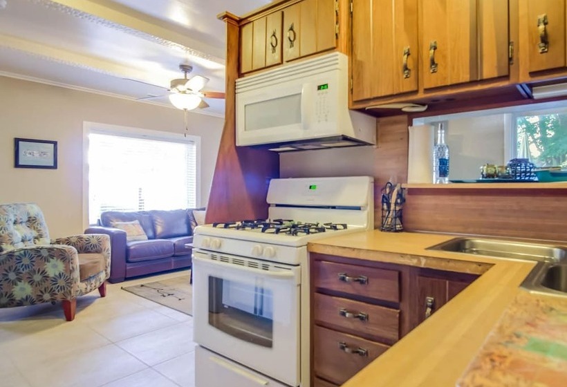 The Cottage On Perryman