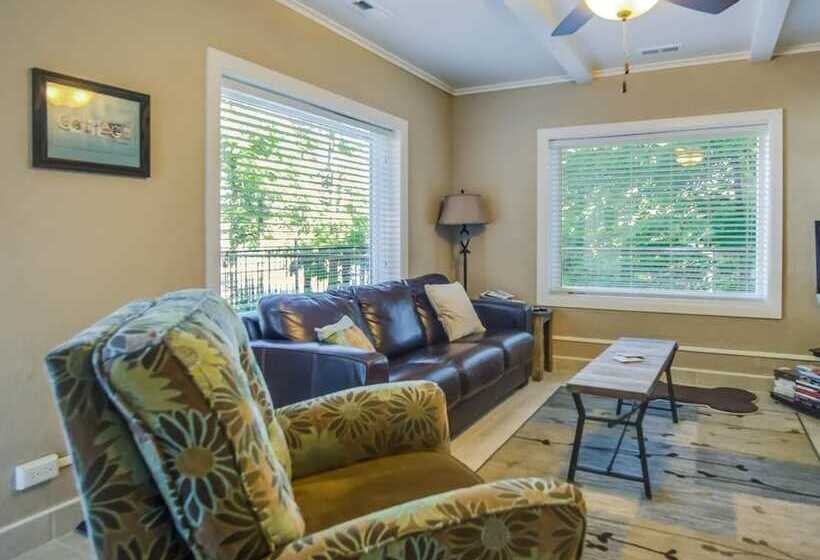 The Cottage On Perryman