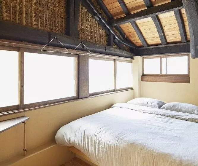 The Hostel & Tatami Bar Uchikobare