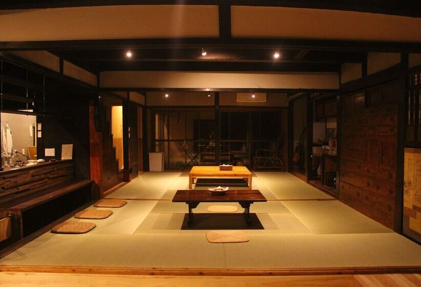 The Hostel & Tatami Bar Uchikobare