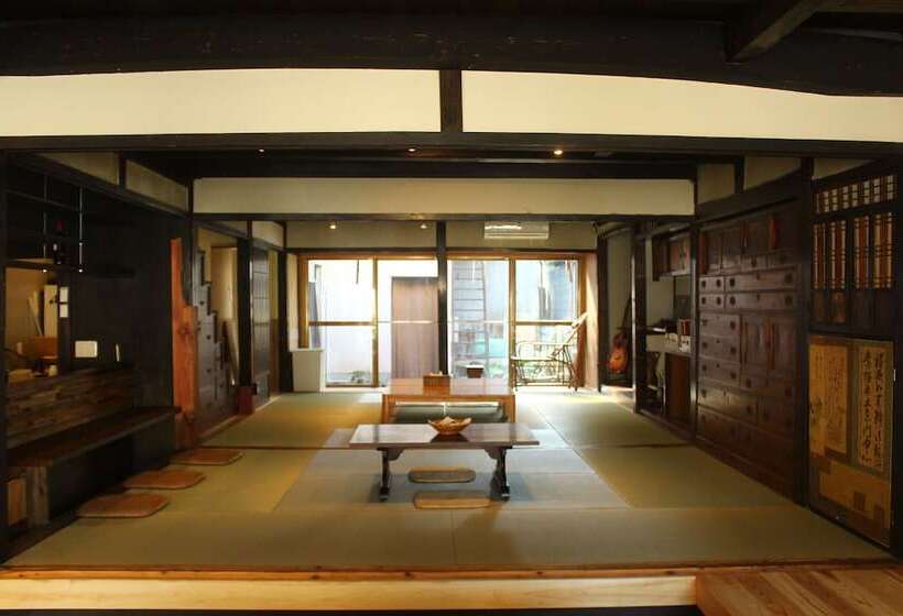 The Hostel & Tatami Bar Uchikobare