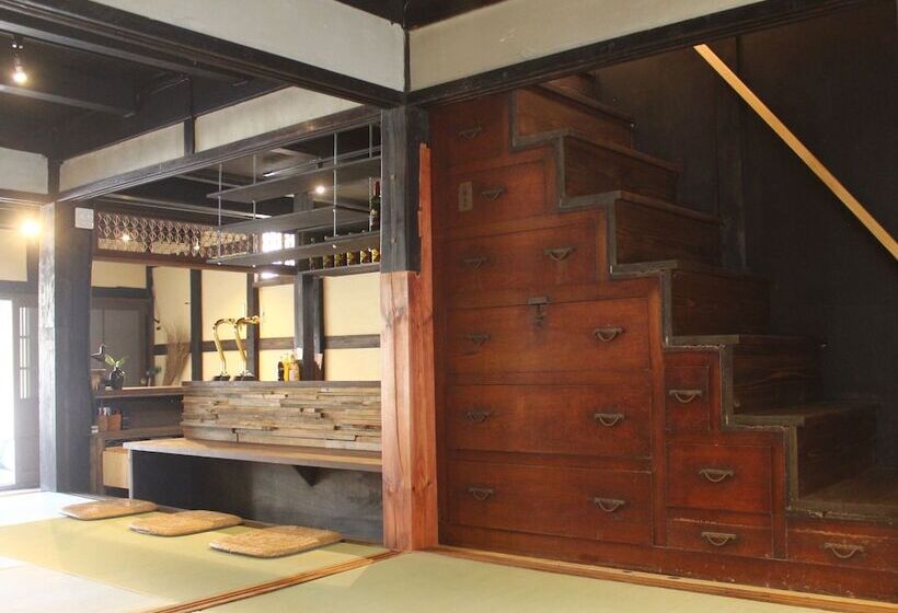 The Hostel & Tatami Bar Uchikobare