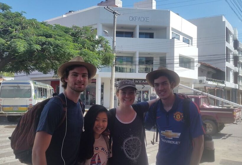 هاستل Backpackers Bar&suites