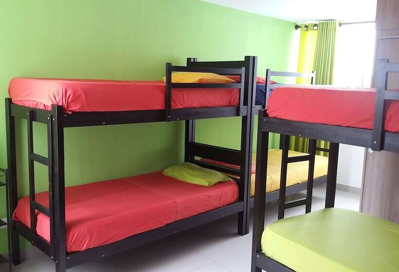 هاستل Backpackers Bar&suites