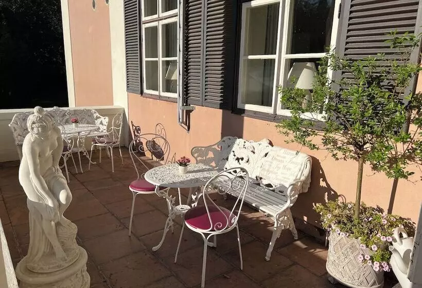 Herrgårds Hotell Gyllene Hästen